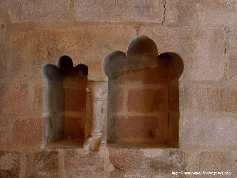 CREDENCIAS POLILOBULADAS EN EL MURO SUR